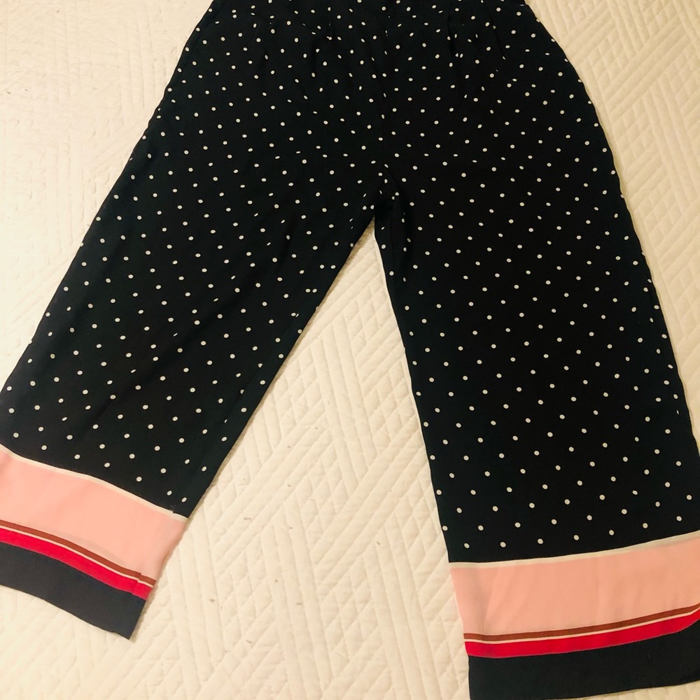 DR2 light weight palazzo pants. Classic look.